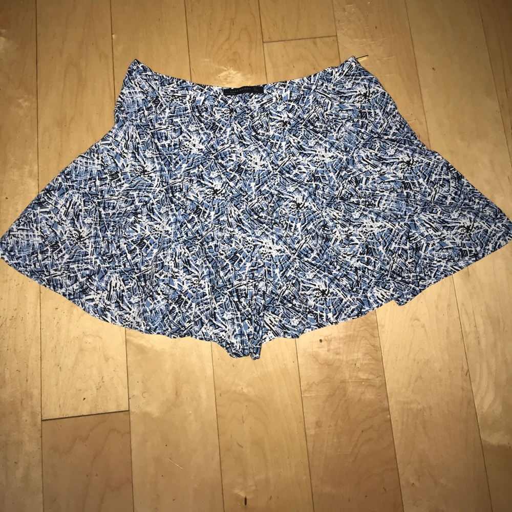 Zara size large blue & white skirt. NWOT